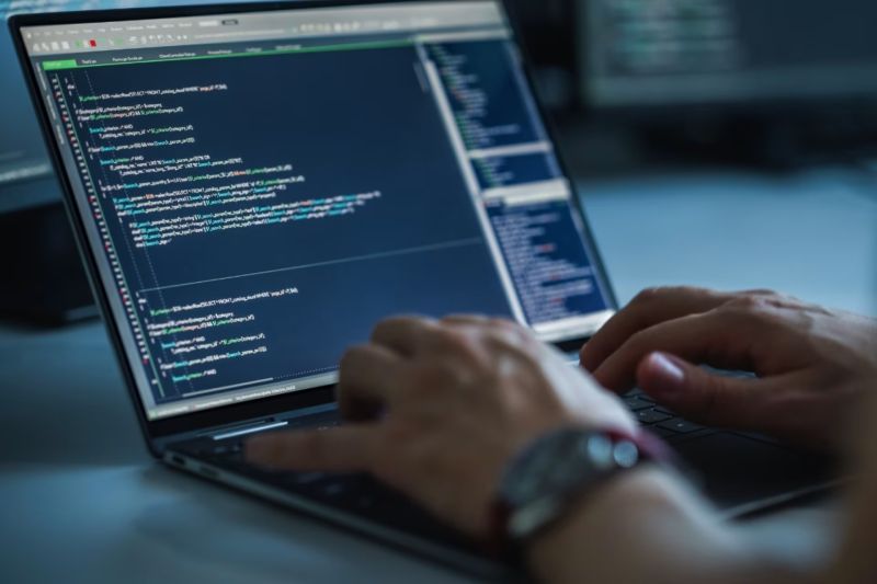 岭东区软件定制开发:PHP与Node.js,后端解决方案的优势博弈